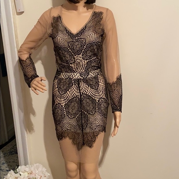 Lace/mesh dress - Picture 2 of 16